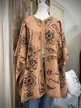 Amoli Elegant Floral Print Cape Shawl Ruana Cardigan Camel/Brown